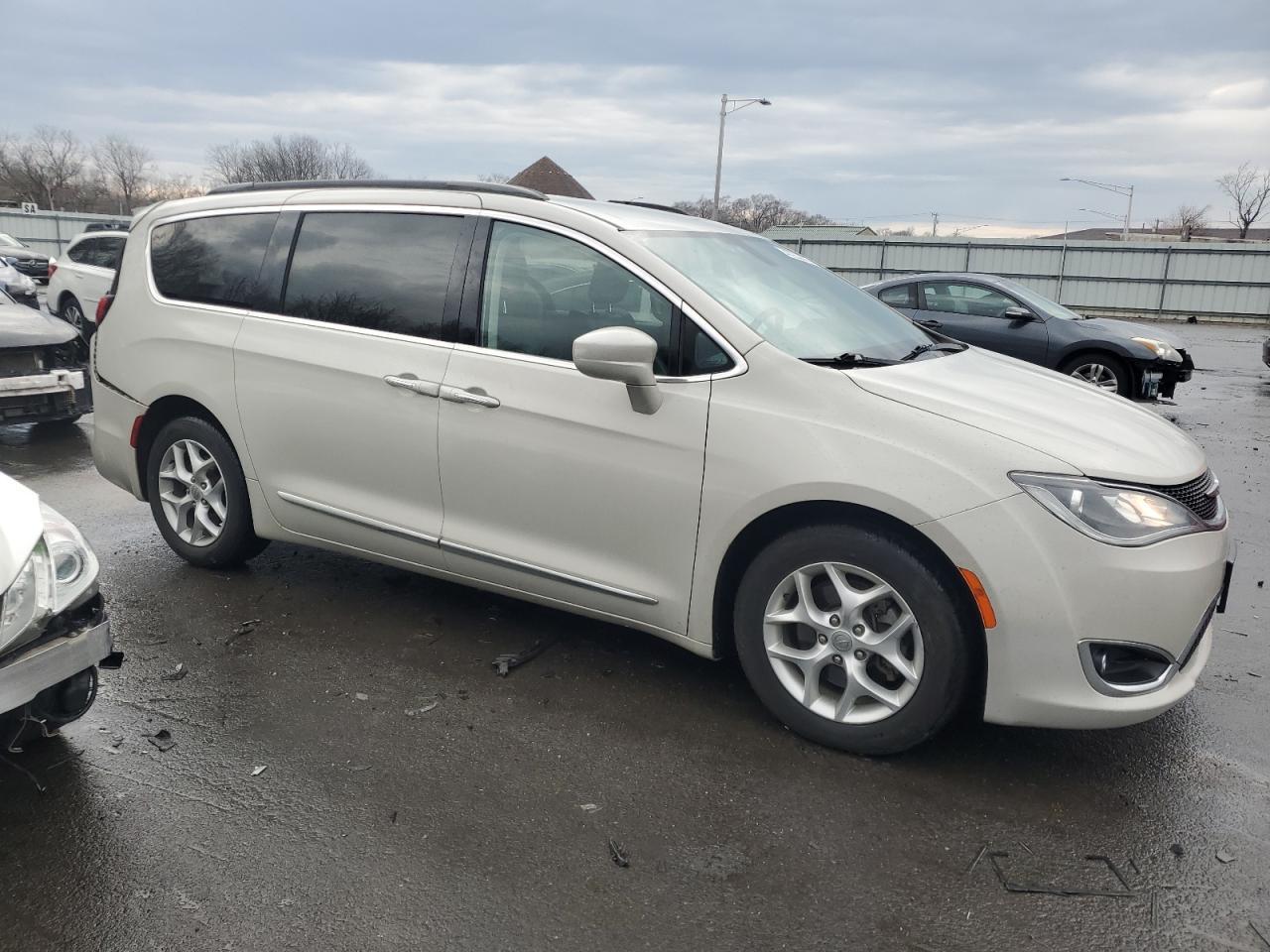 2017 CHRYSLER PACIFICA T - Image 4