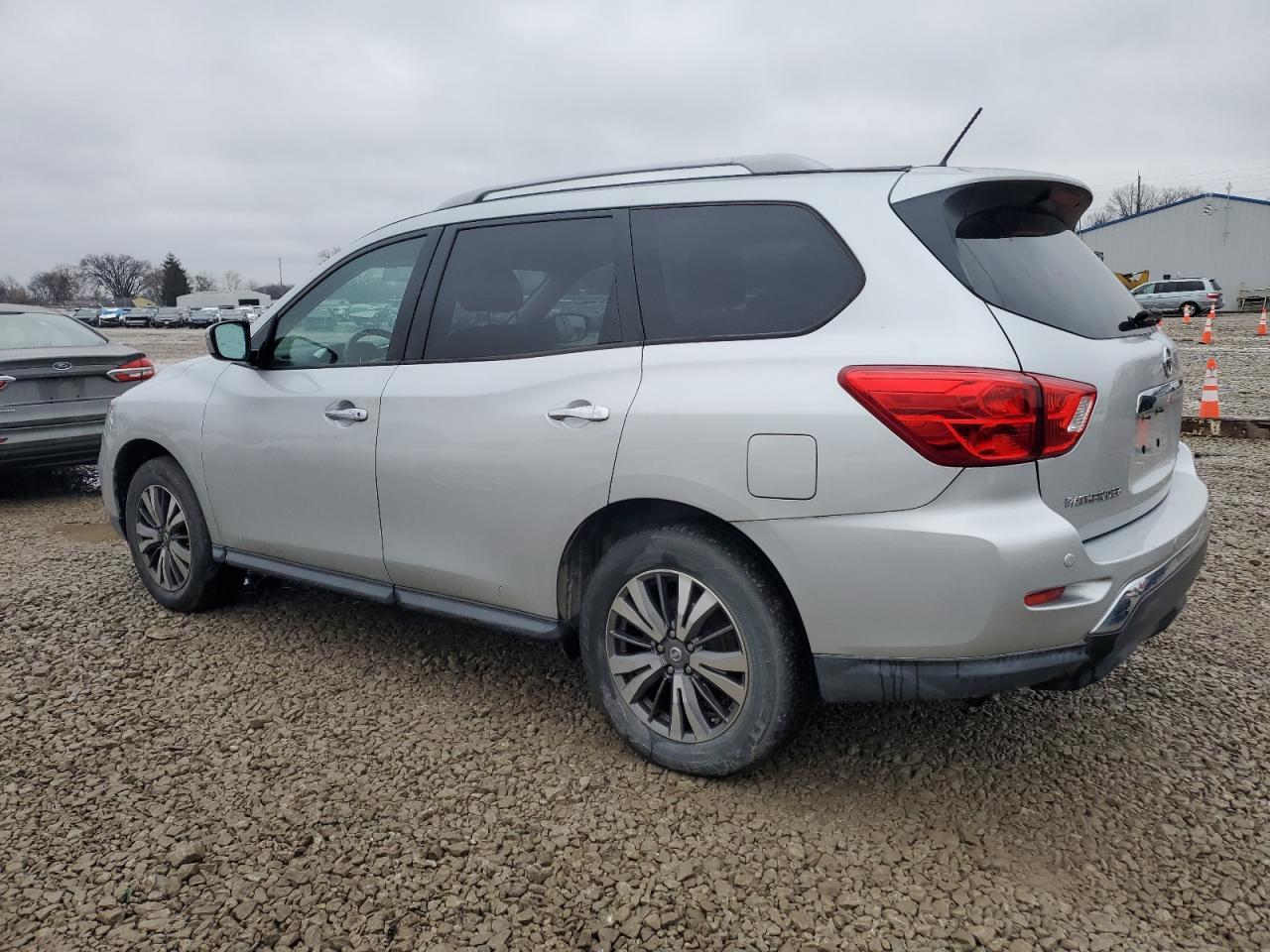 2017 NISSAN PATHFINDER - Image 2