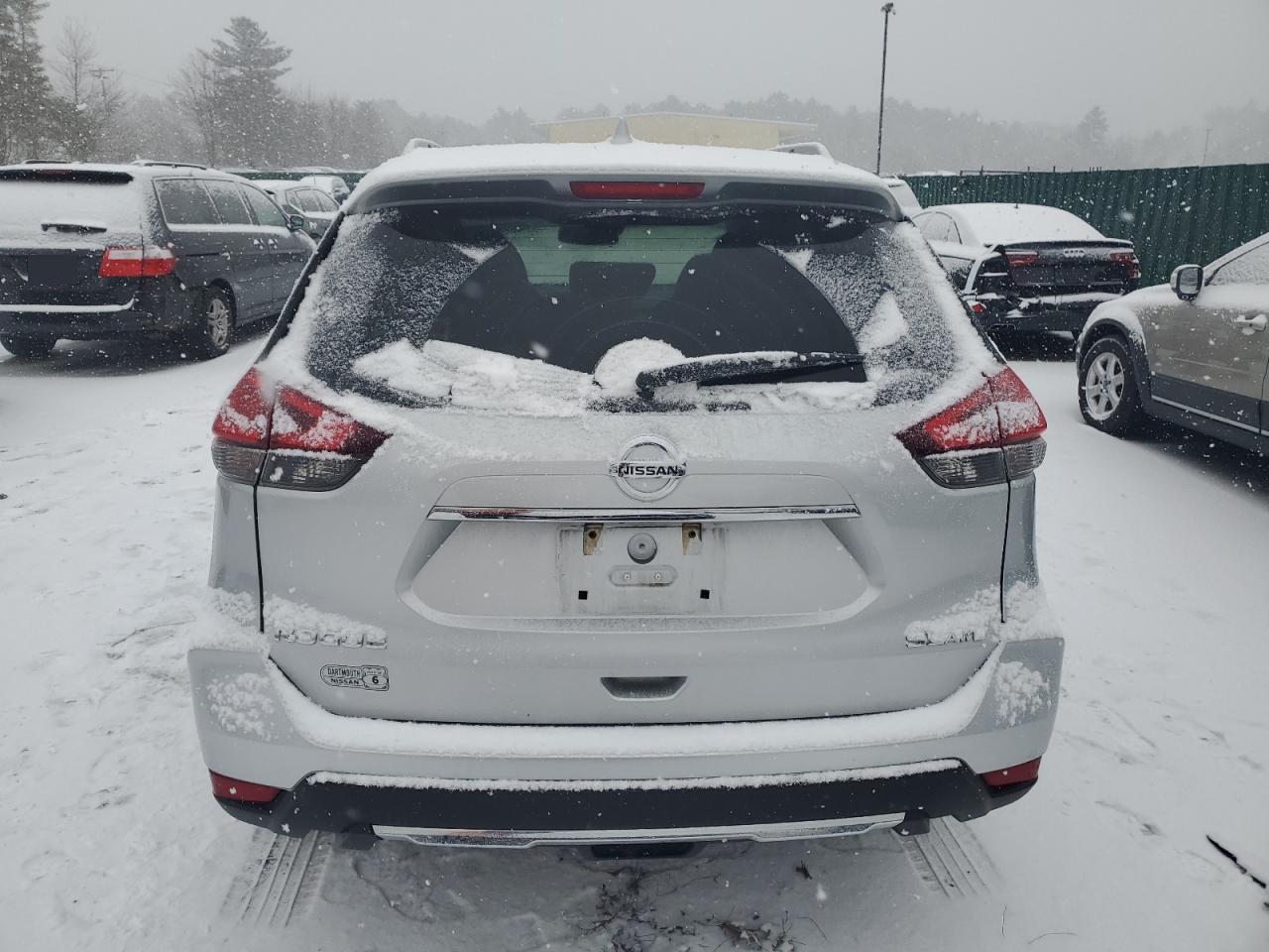 2017 NISSAN ROGUE SV - Фото 6