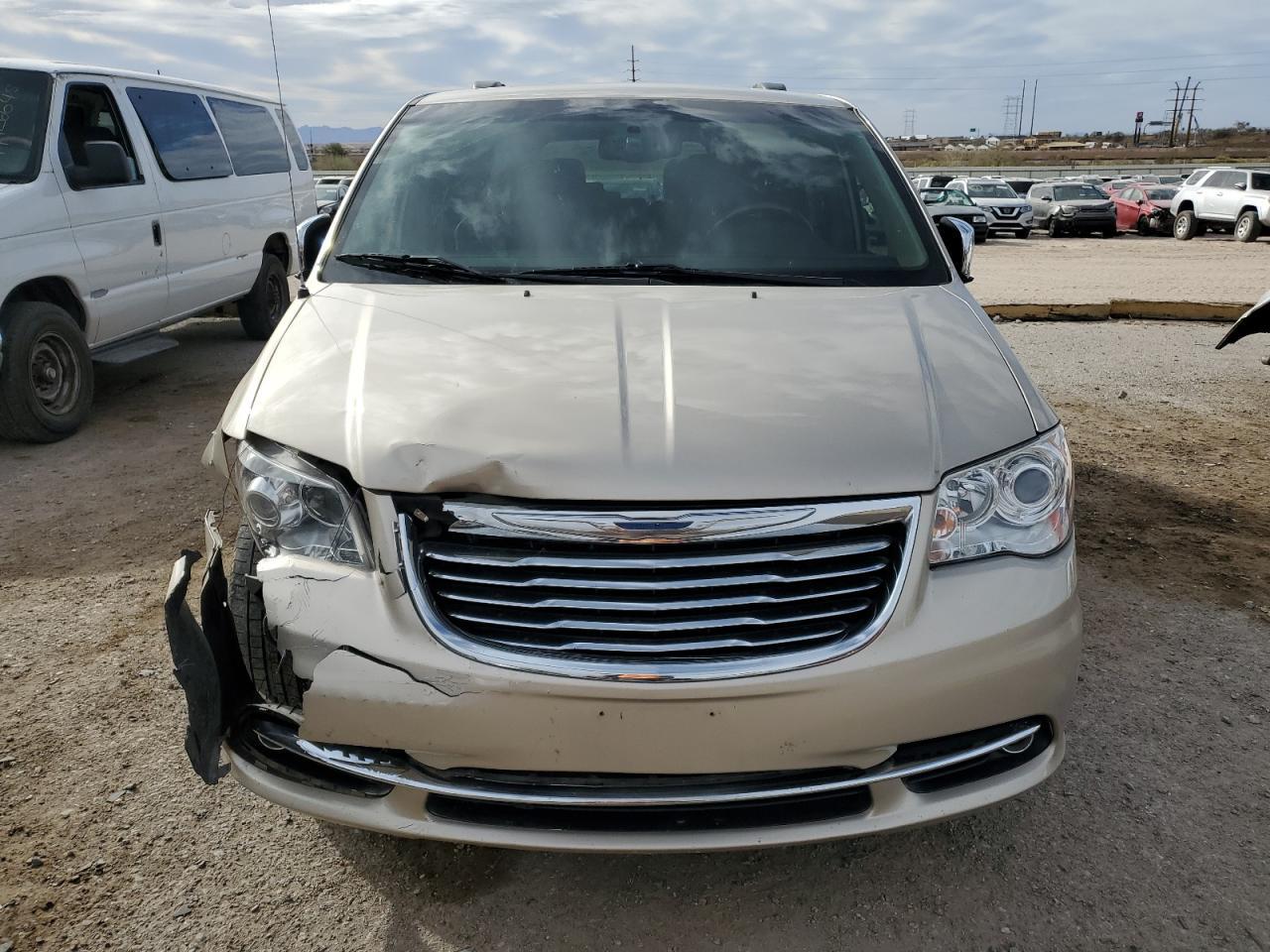 2014 CHRYSLER TOWN & COU - Фото 5