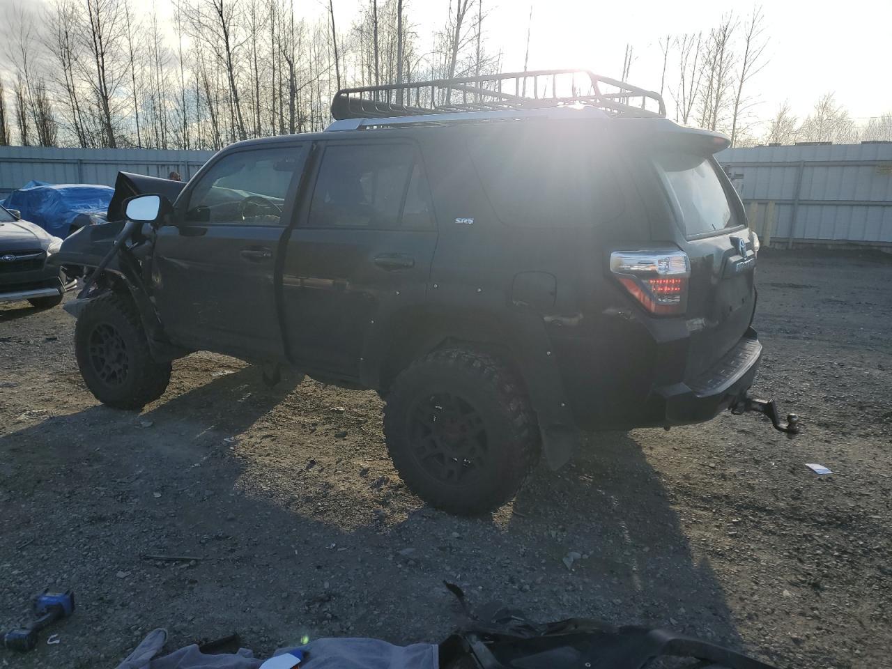 2018 TOYOTA 4RUNNER SR - Image 2