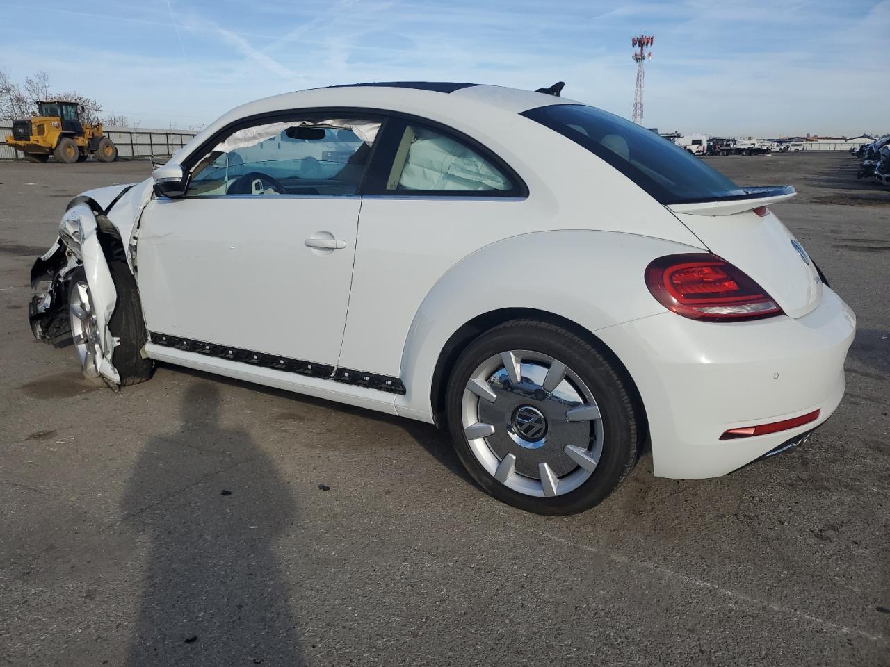 2019 VOLKSWAGEN BEETLE SE - Image 2