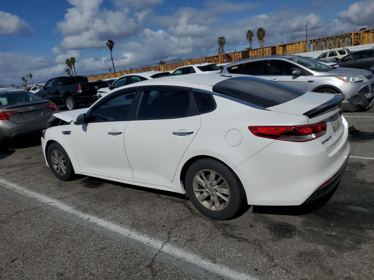 2016 KIA OPTIMA LX - Фото 2
