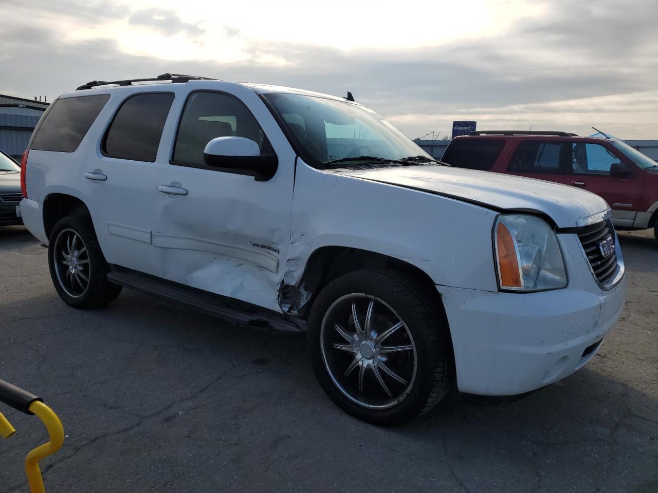 2012 GMC YUKON SLE - Image 4
