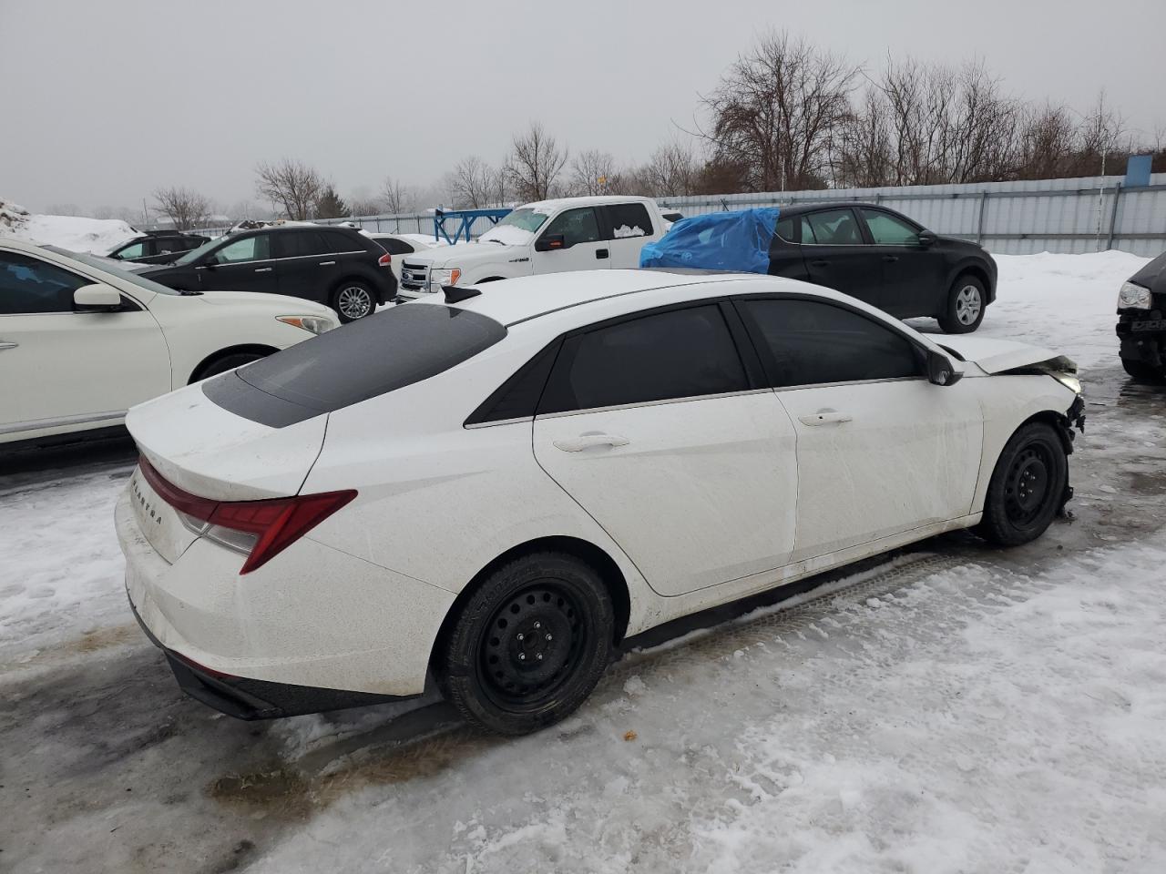 2022 HYUNDAI ELANTRA SE - Фото 3