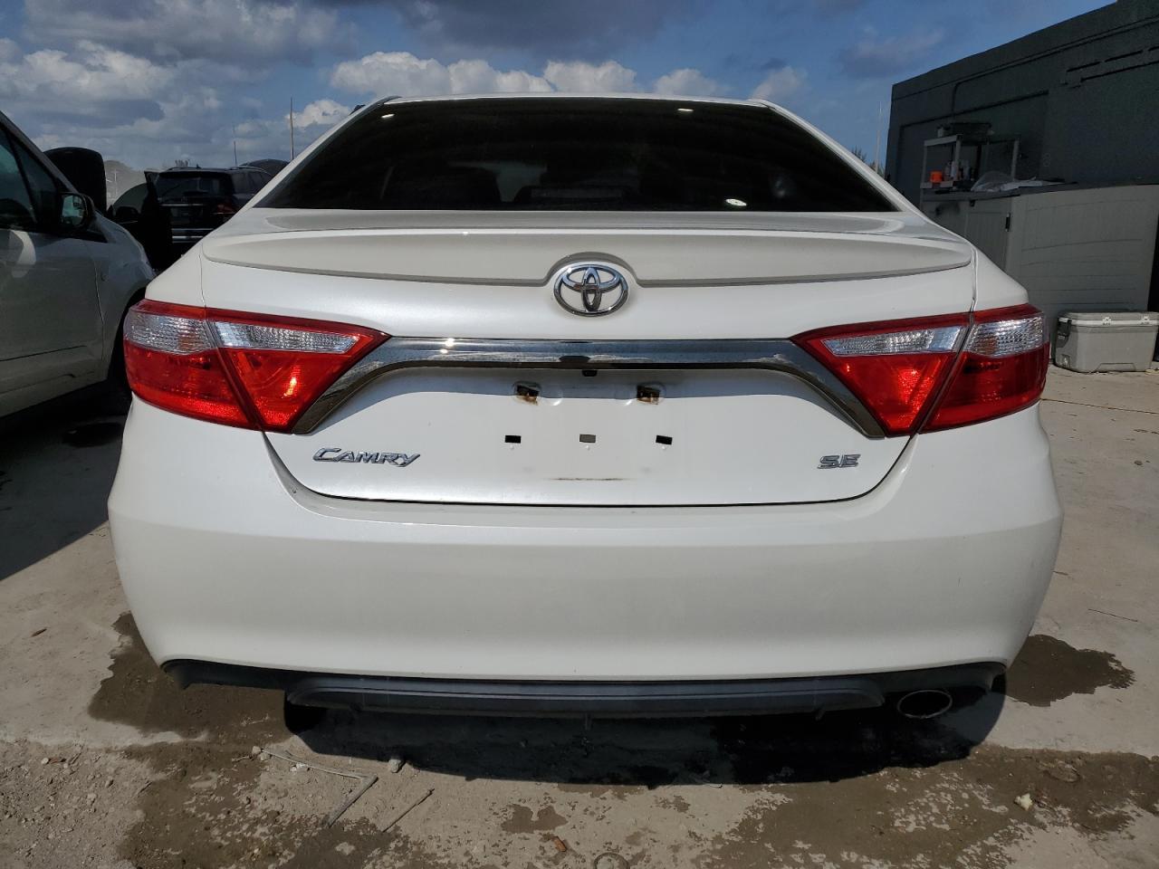 2017 TOYOTA CAMRY LE - Image 6