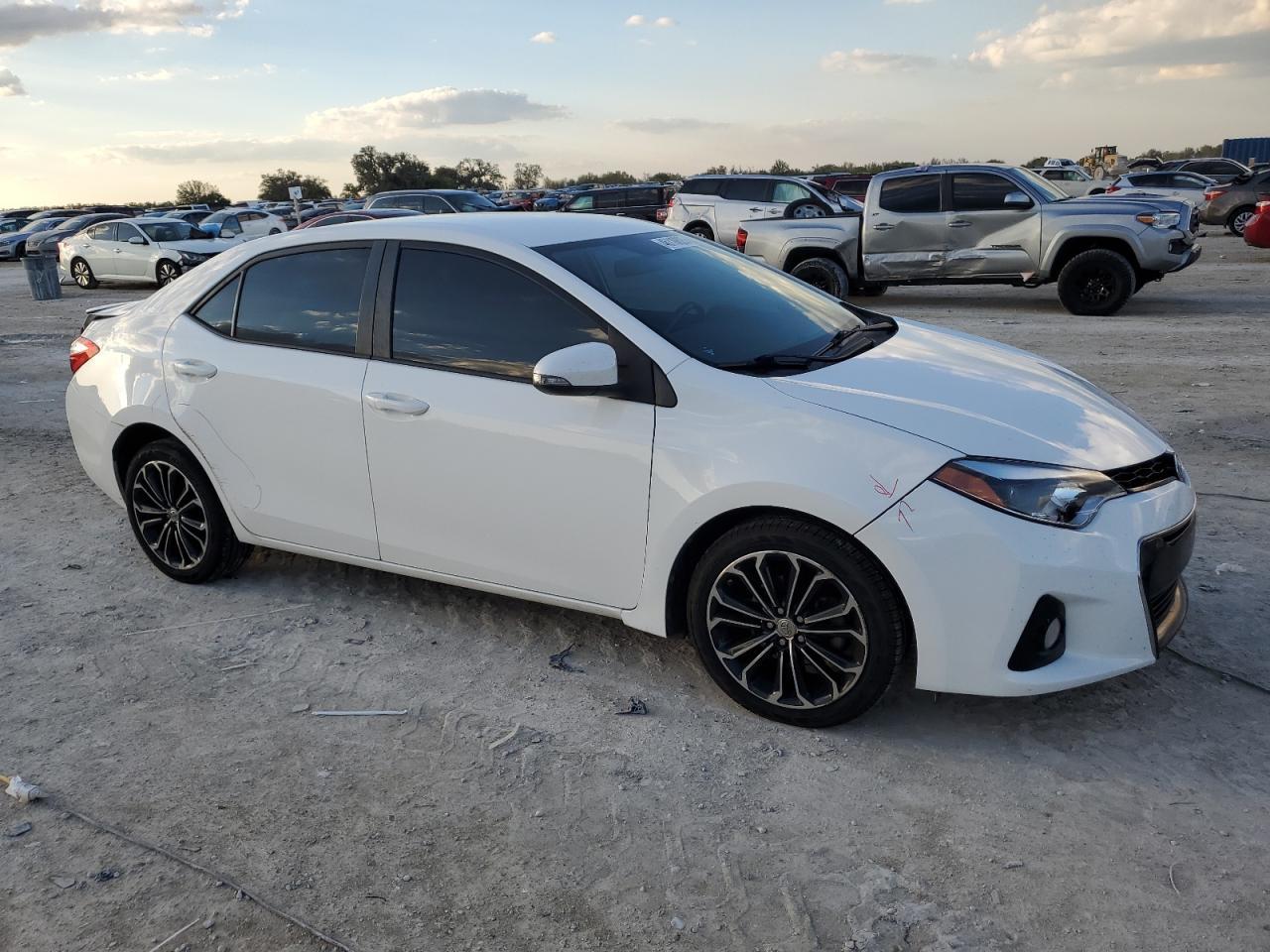 2015 TOYOTA COROLLA L - Image 4