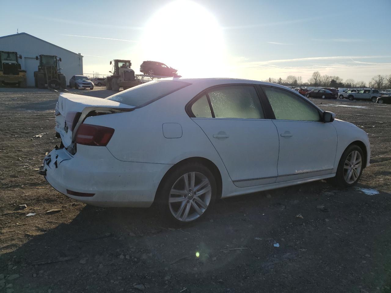 2017 VOLKSWAGEN JETTA SEL - Фото 3