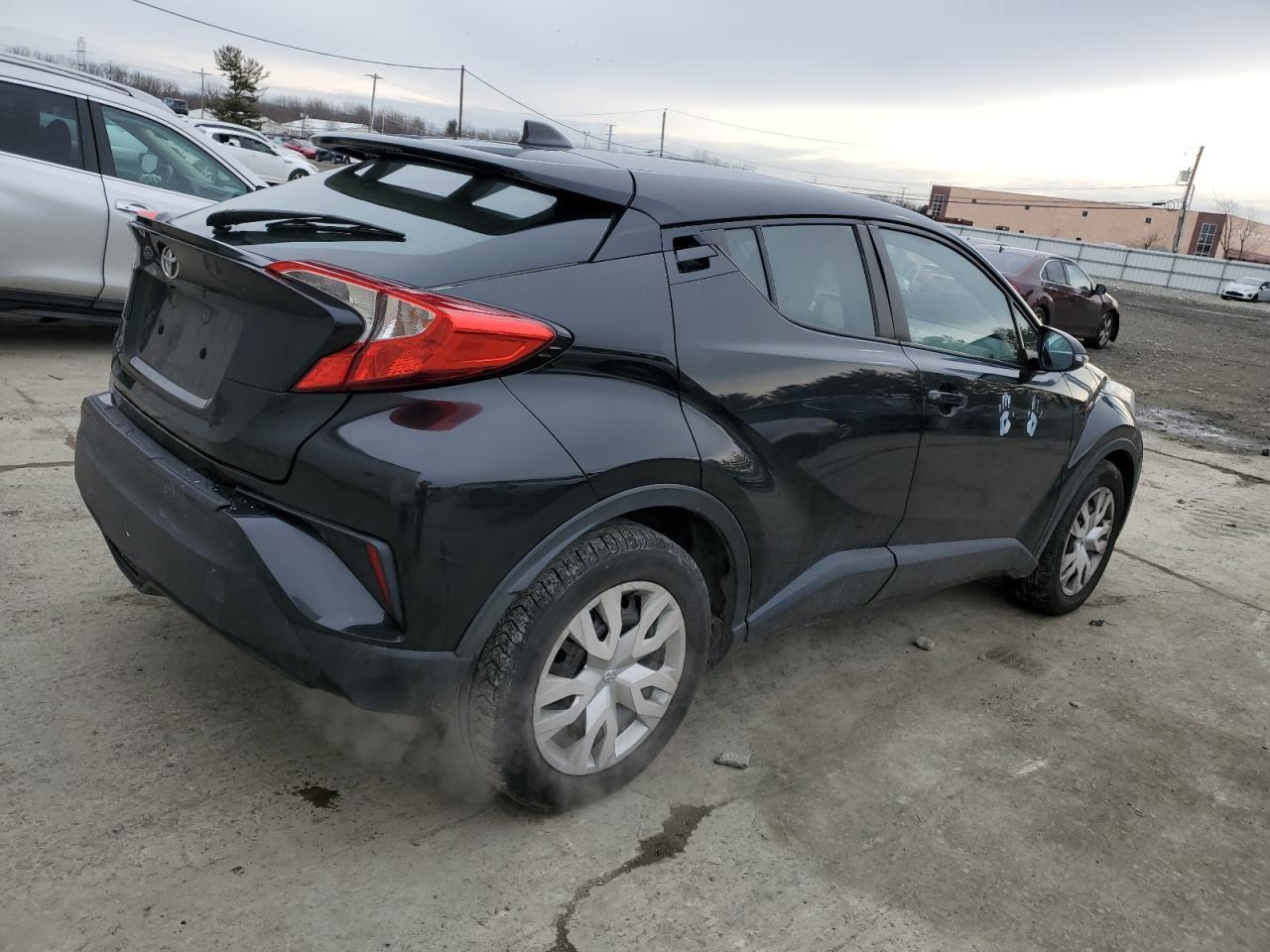 2019 TOYOTA C-HR XLE - Фото 3