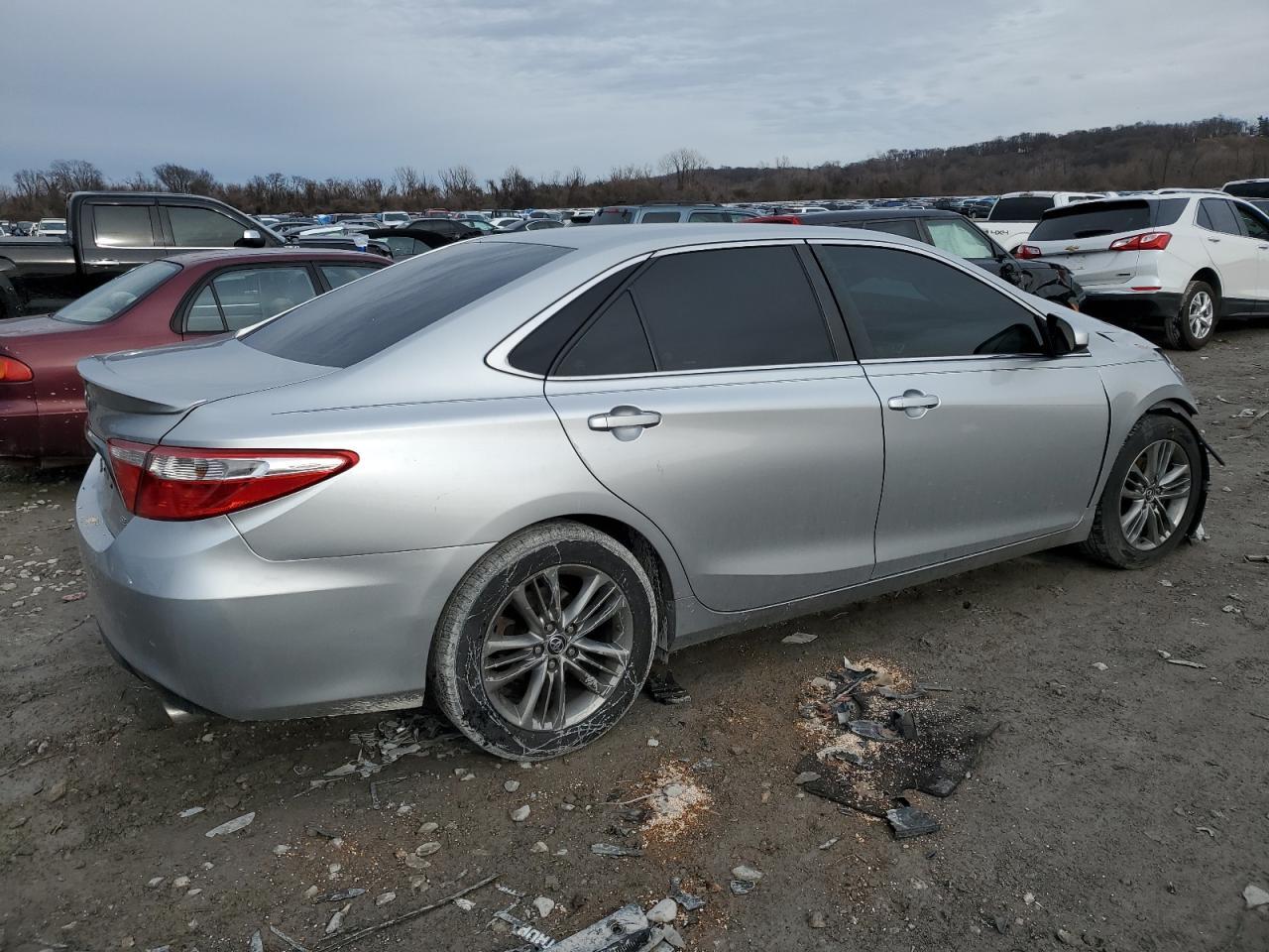 2015 TOYOTA CAMRY LE - Фото 3