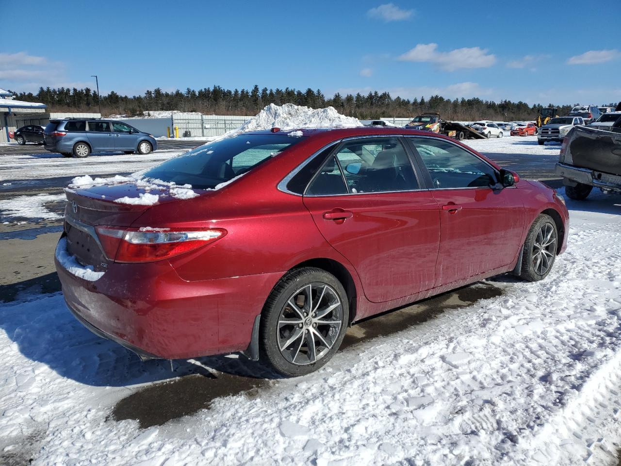 2015 TOYOTA CAMRY LE - Фото 3