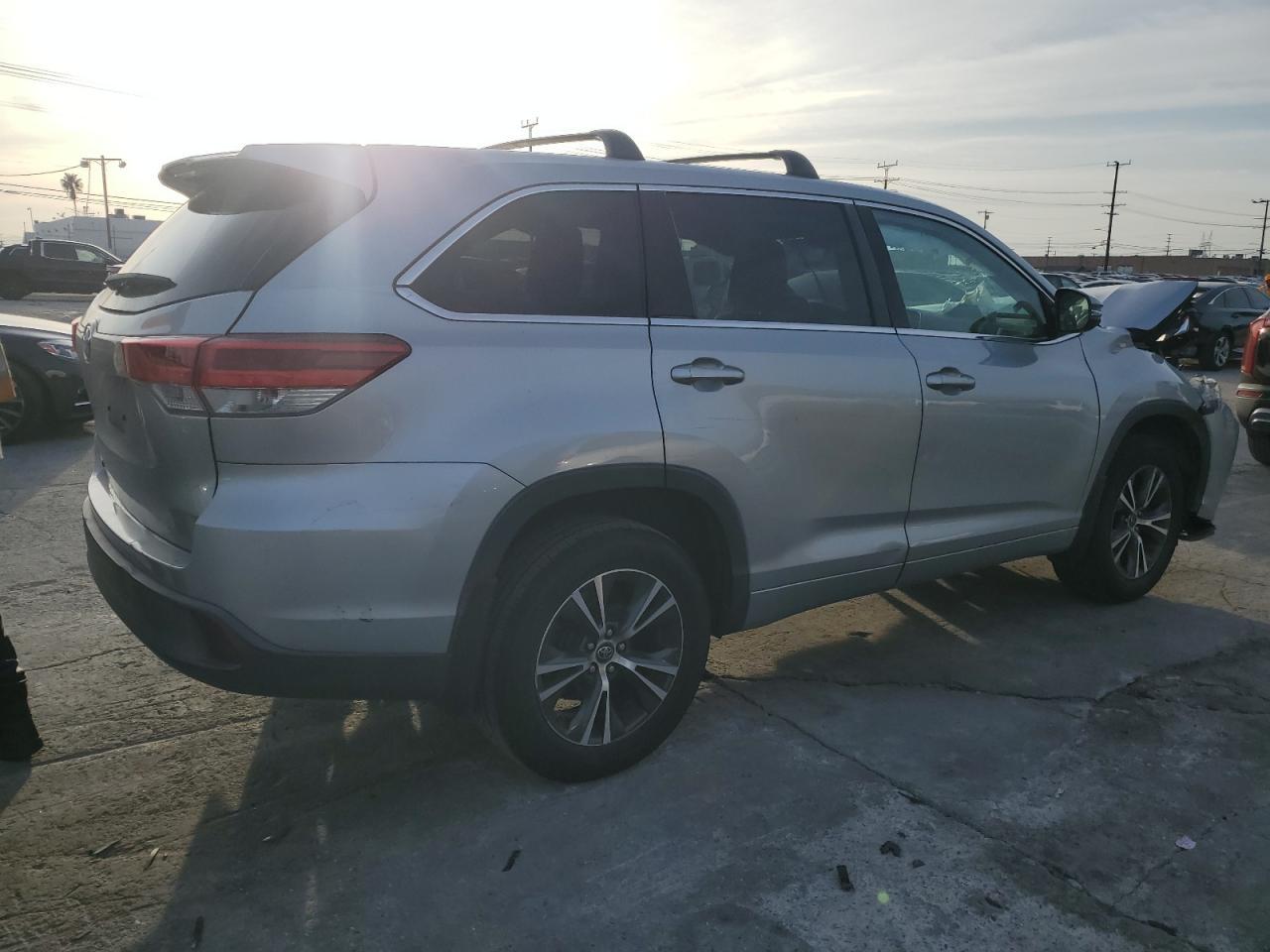 2018 TOYOTA HIGHLANDER - Фото 3