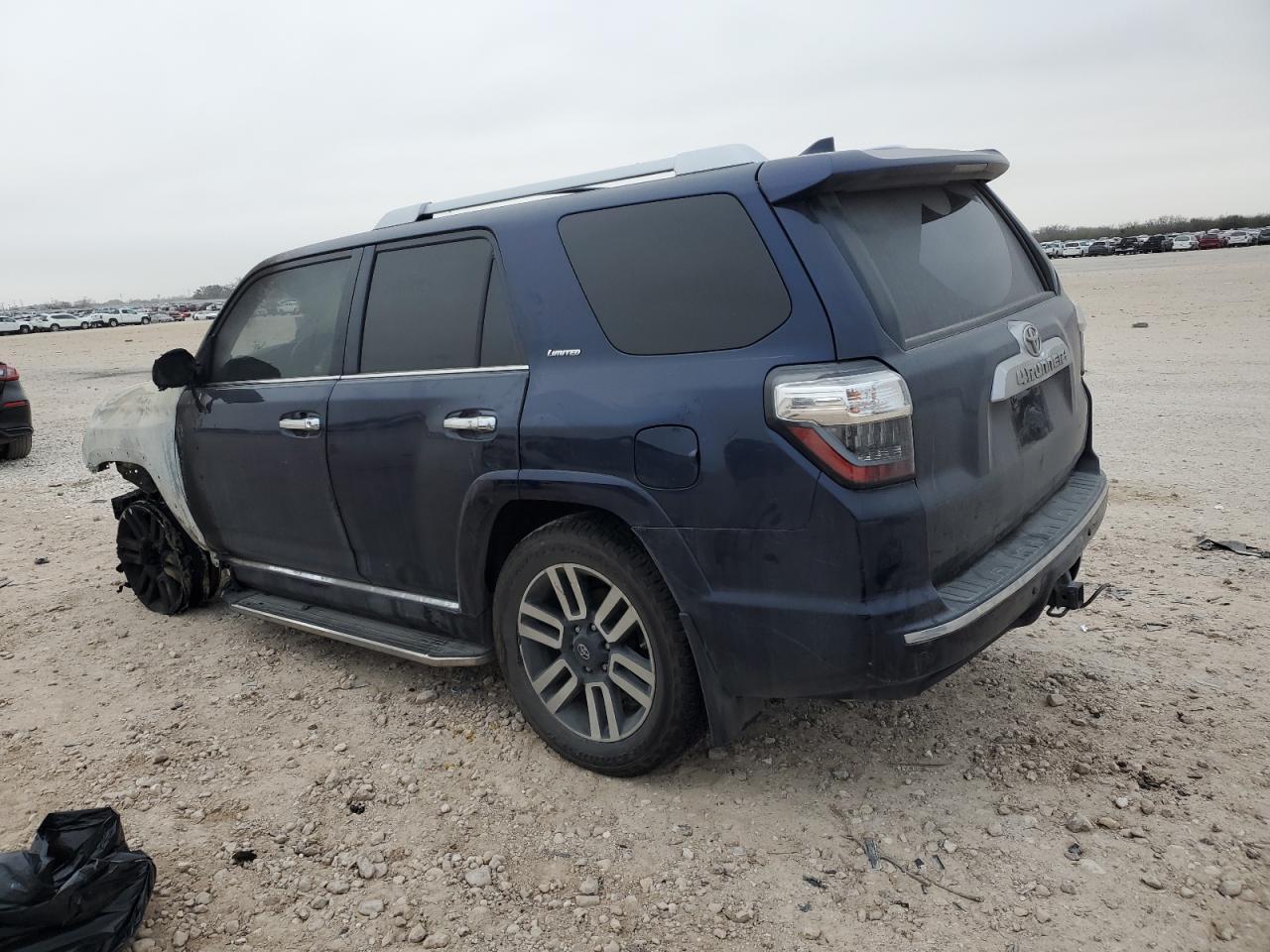 2018 TOYOTA 4RUNNER SR - Image 2