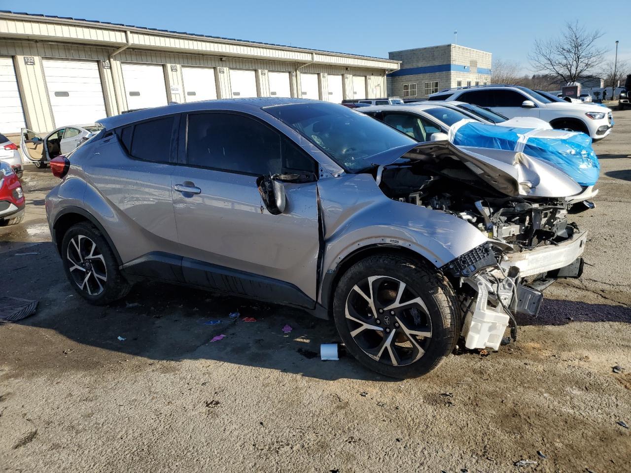 2018 TOYOTA C-HR XLE - Фото 4