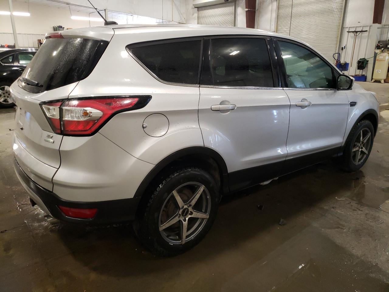 2017 FORD ESCAPE SE - Фото 3