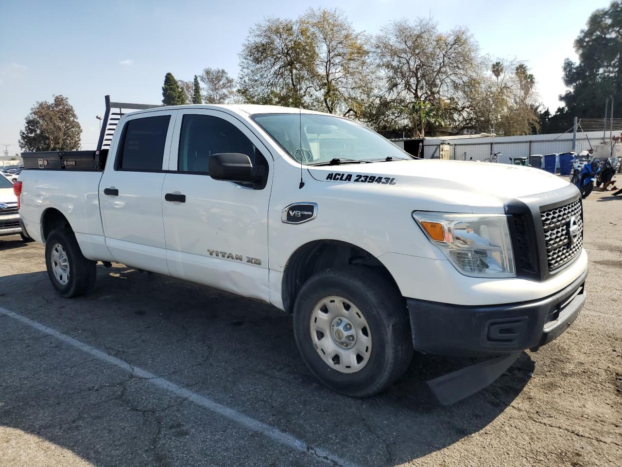 2017 NISSAN TITAN XD S - Фото 4