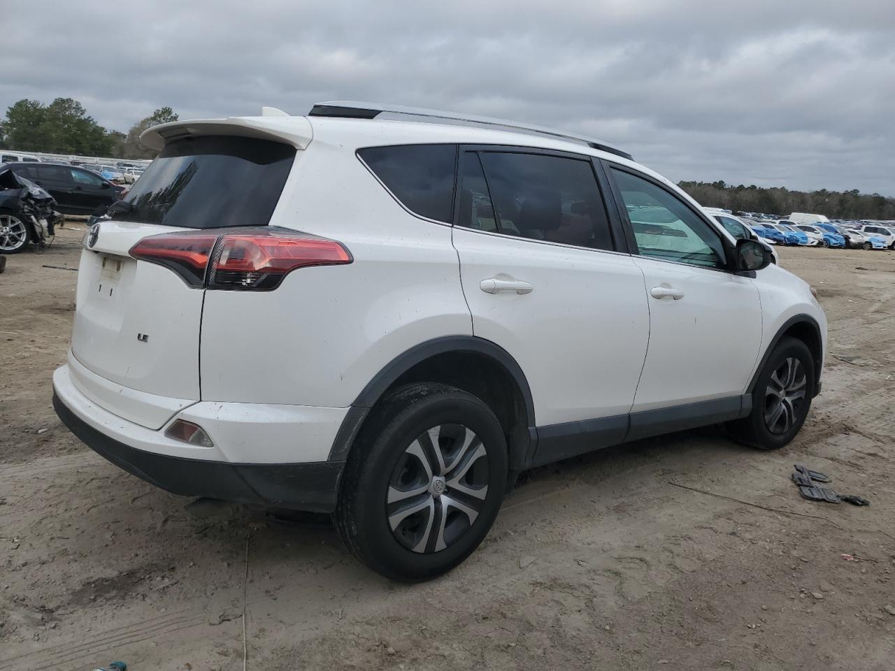 2016 TOYOTA RAV4 LE - Фото 3