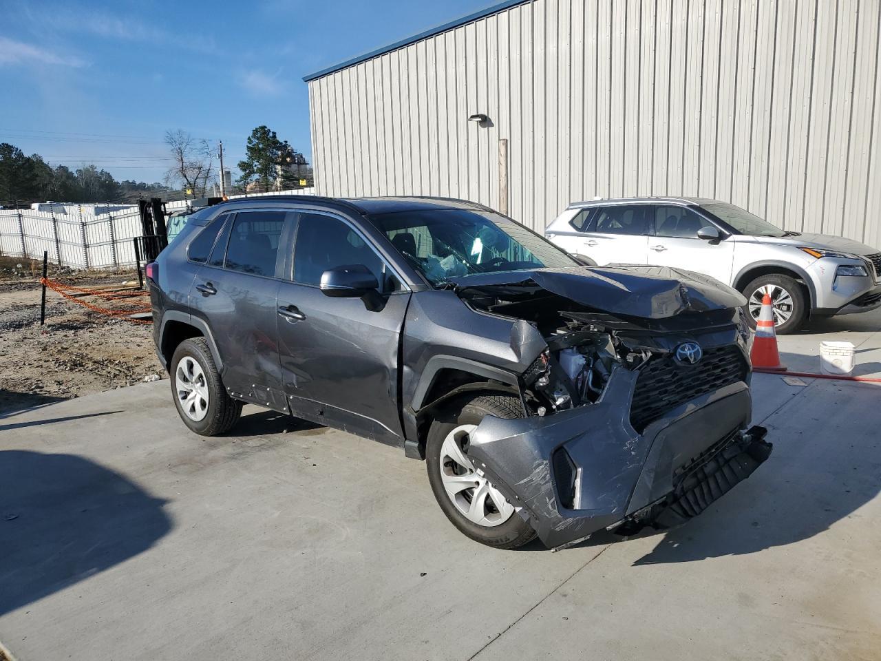 2021 TOYOTA RAV4 LE - Фото 4
