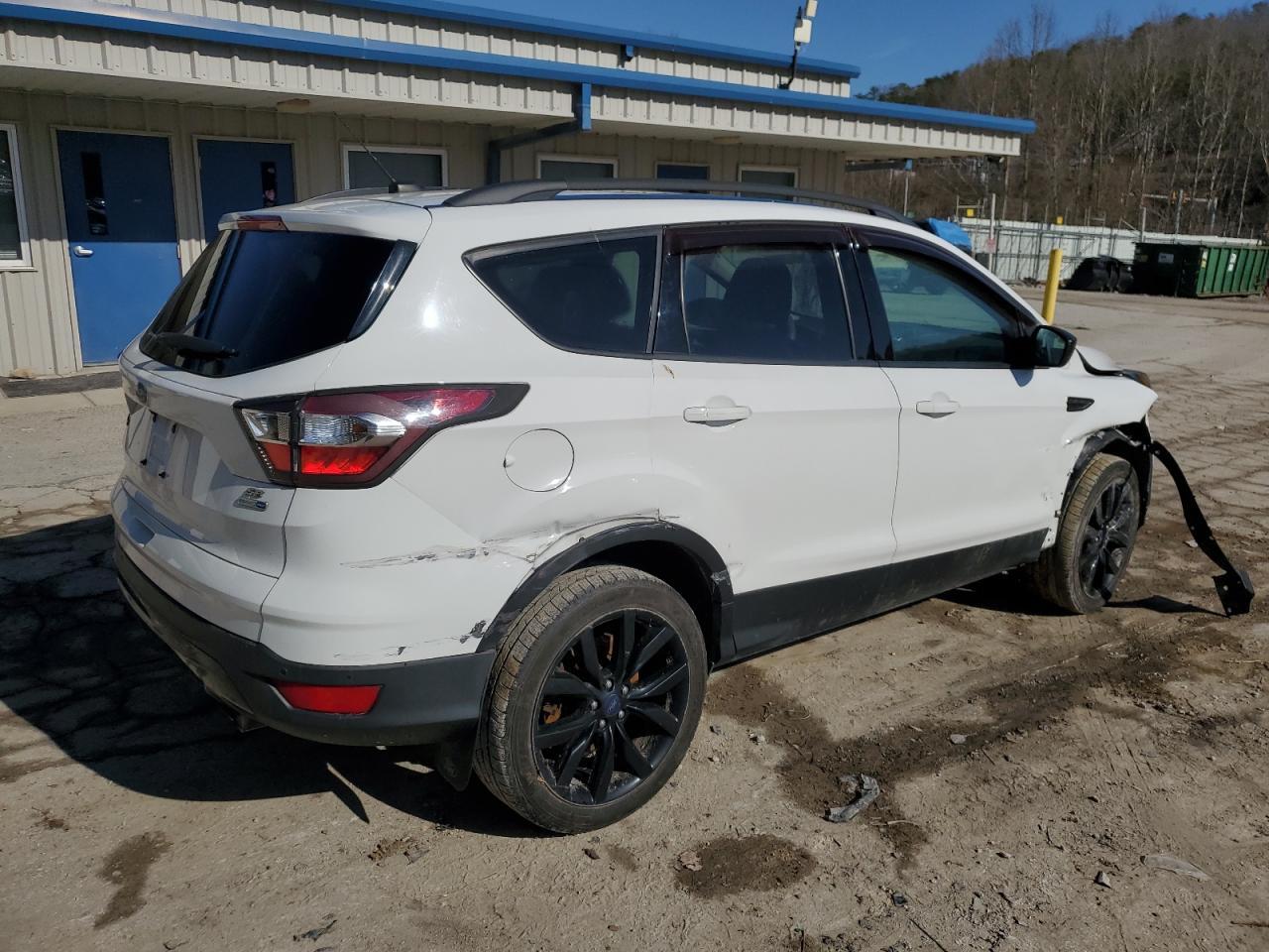 2017 FORD ESCAPE - Фото 3
