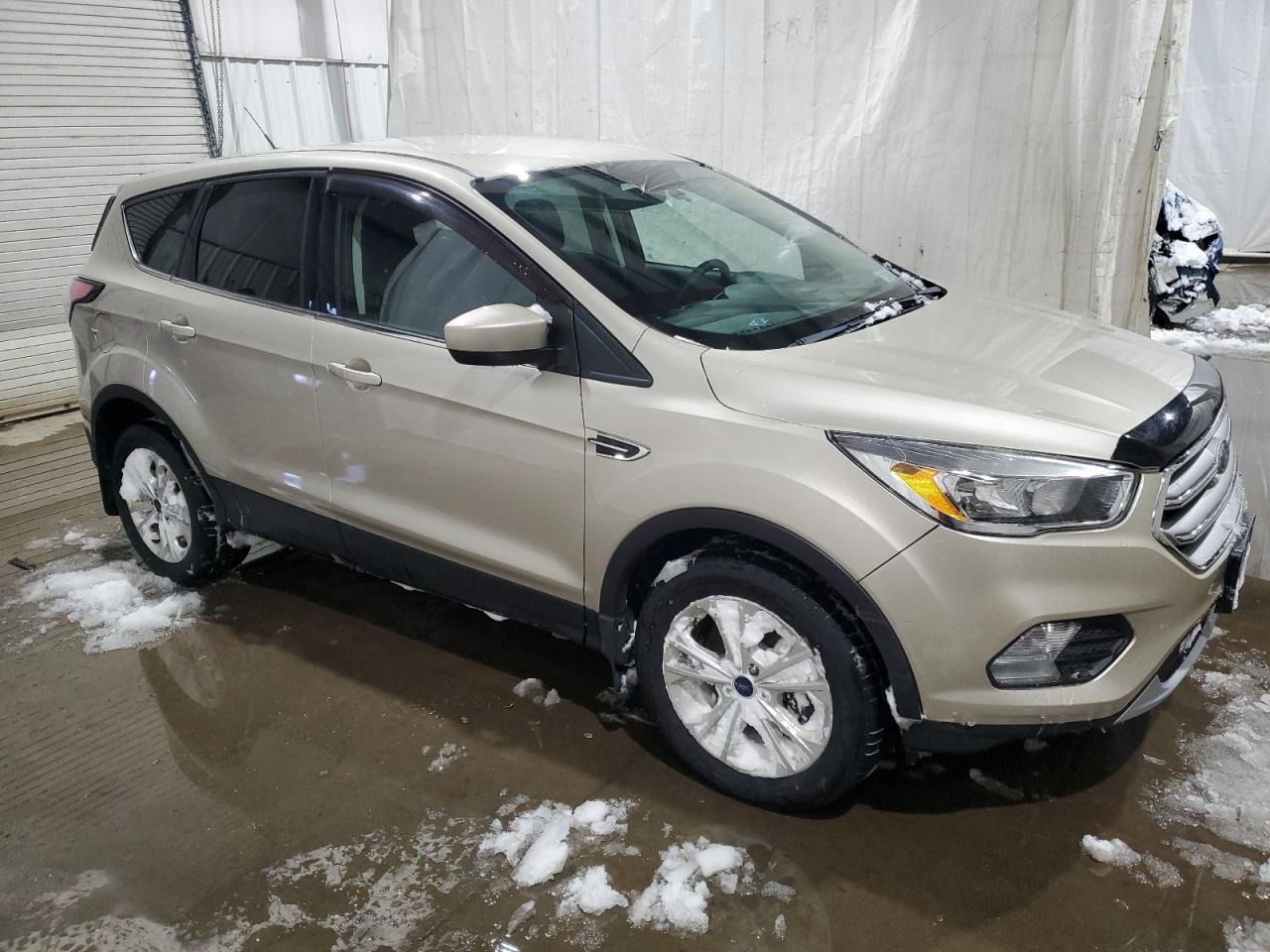 2017 FORD ESCAPE SE - Image 4