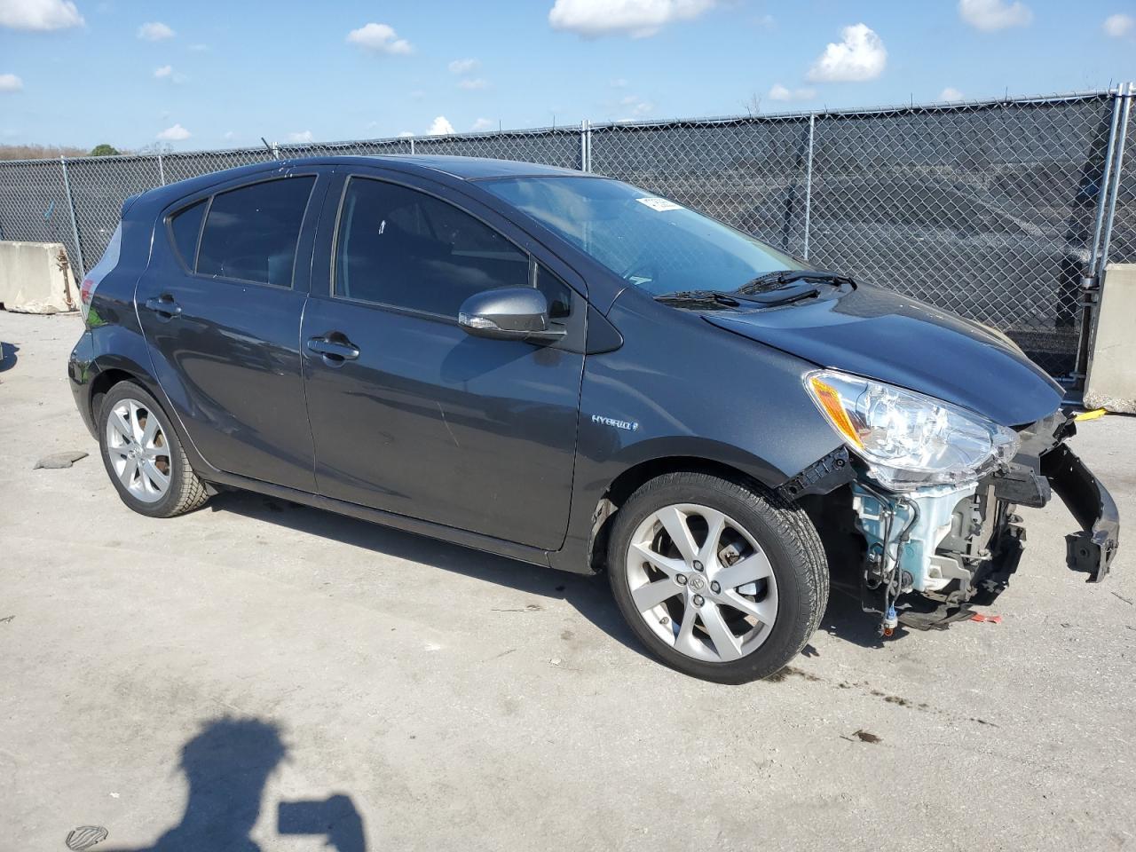 2013 TOYOTA PRIUS C - Image 4