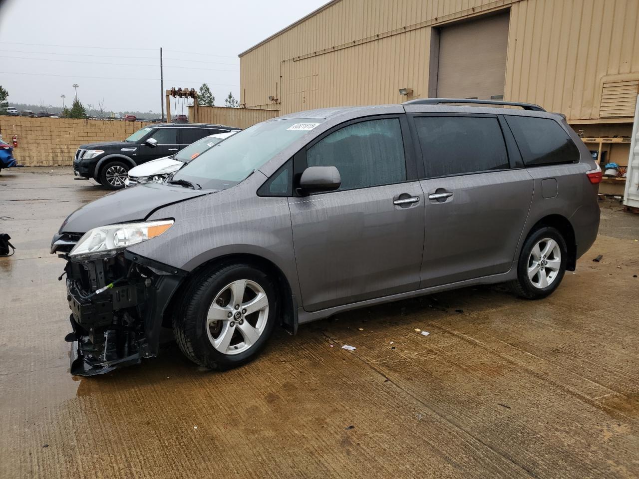 2020 TOYOTA SIENNA LE