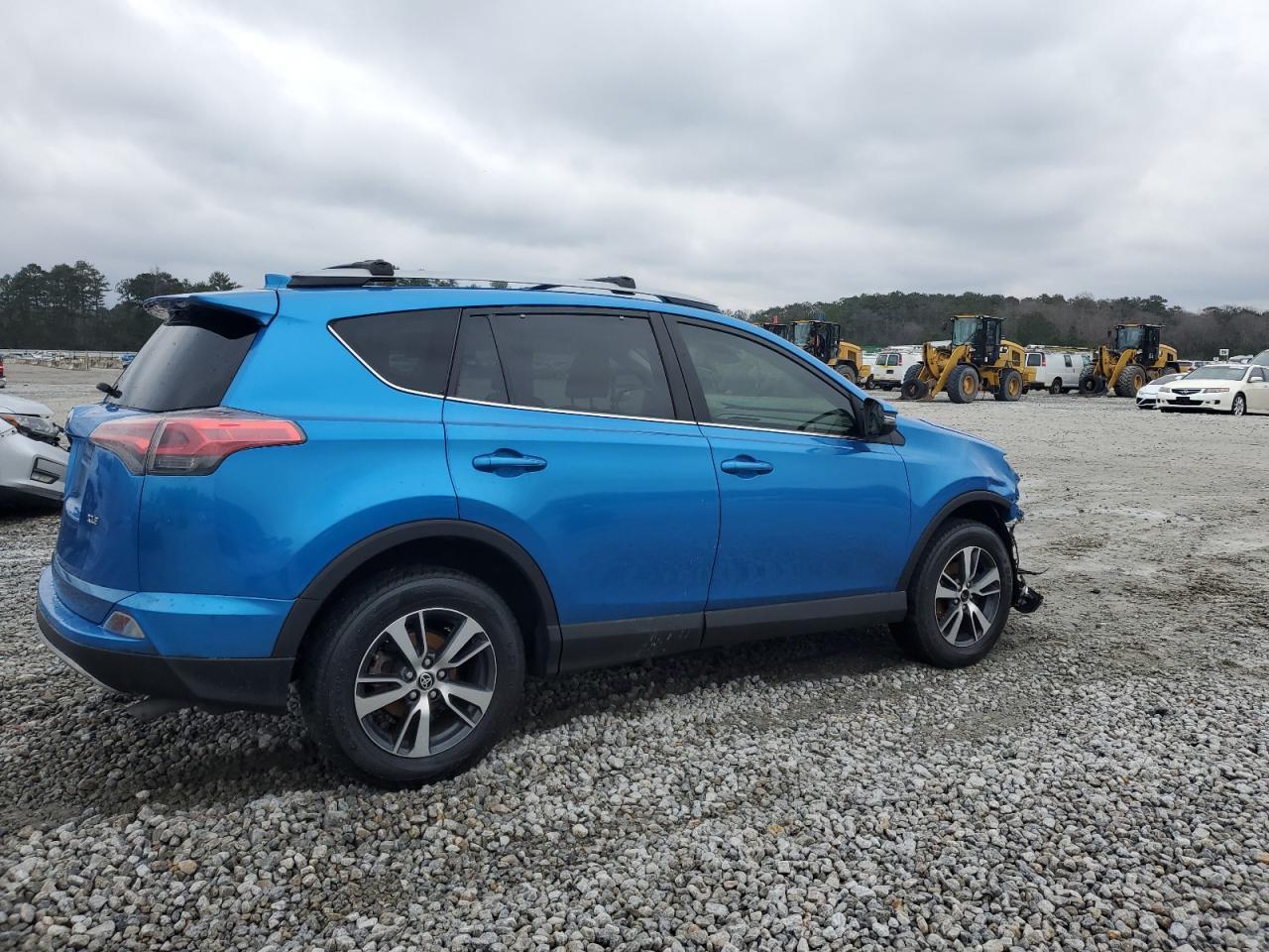 2017 TOYOTA RAV4 XLE - Image 3
