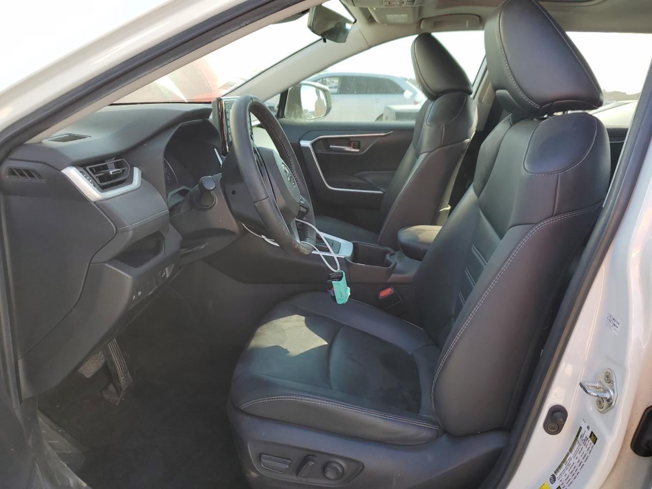 2022 TOYOTA RAV4 XLE P - Image 7