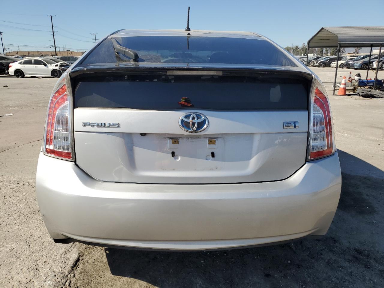 2015 TOYOTA PRIUS - Image 6