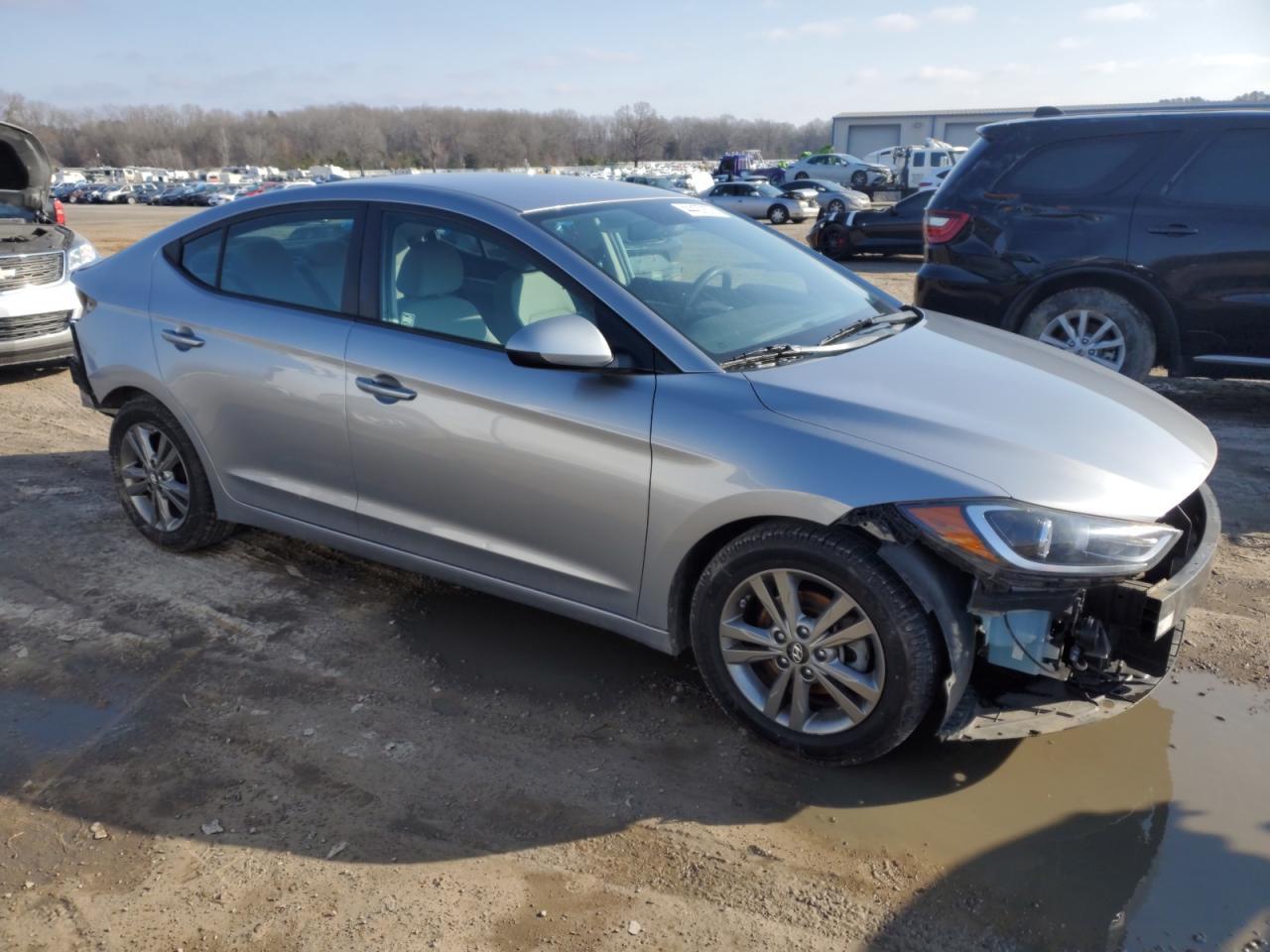 2017 HYUNDAI ELANTRA SE - Image 4