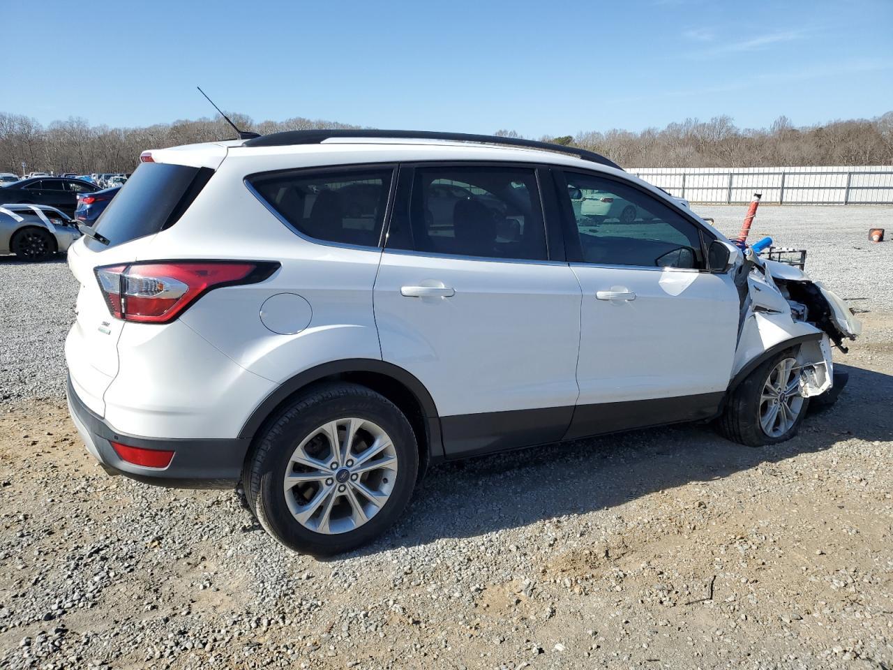 2017 FORD ESCAPE SE - Image 3