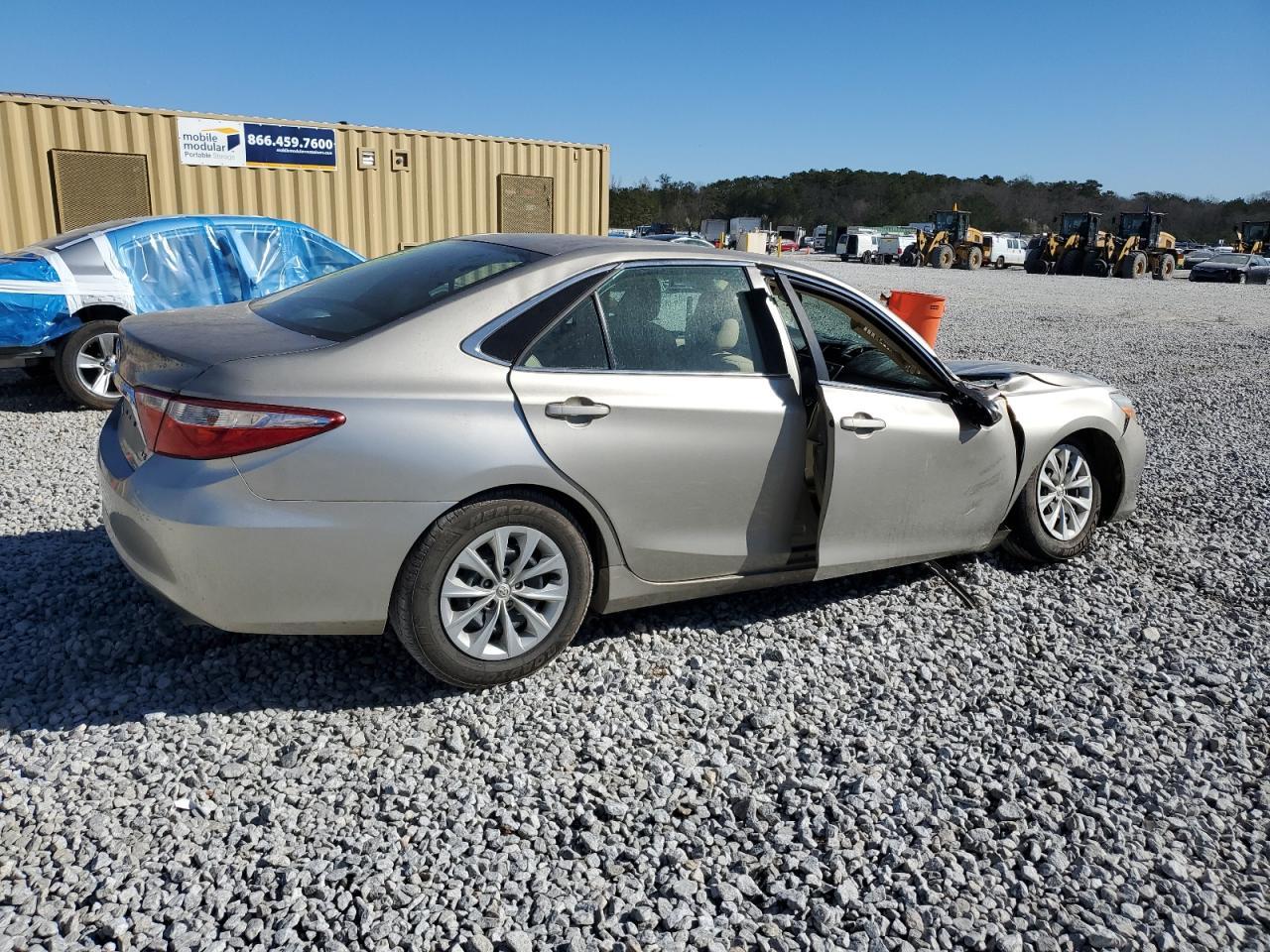 2016 TOYOTA CAMRY LE - Image 3