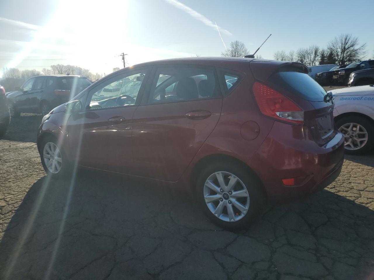 2013 FORD FIESTA SE - Image 2