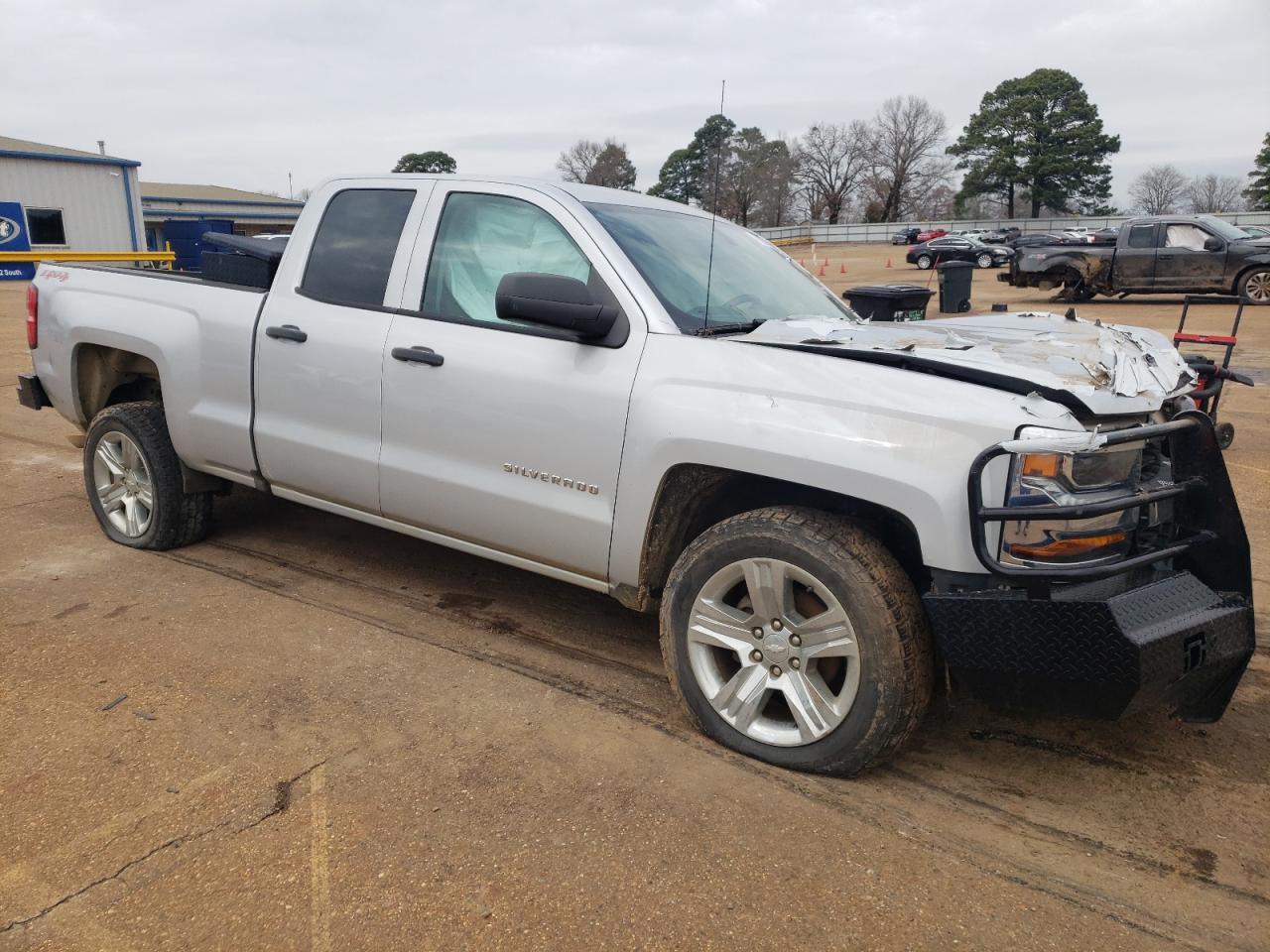 2017 CHEVROLET SILVERADO - Image 4