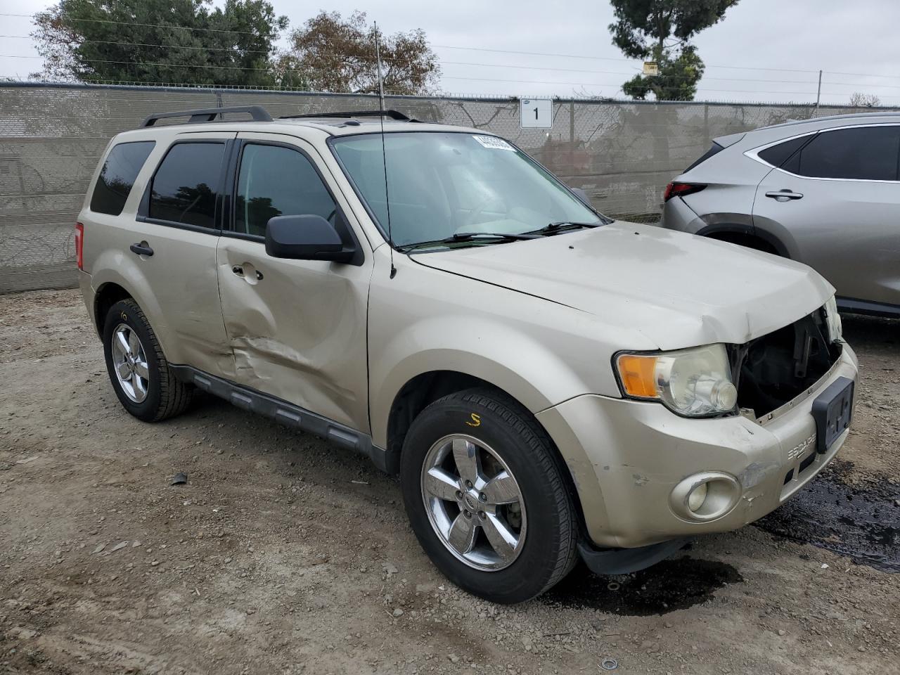 2010 FORD ESCAPE XLT - Image 4