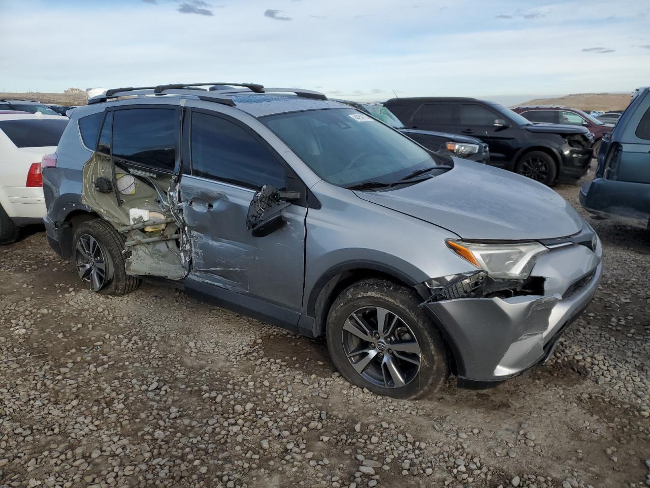 2017 TOYOTA RAV4 XLE - Image 4