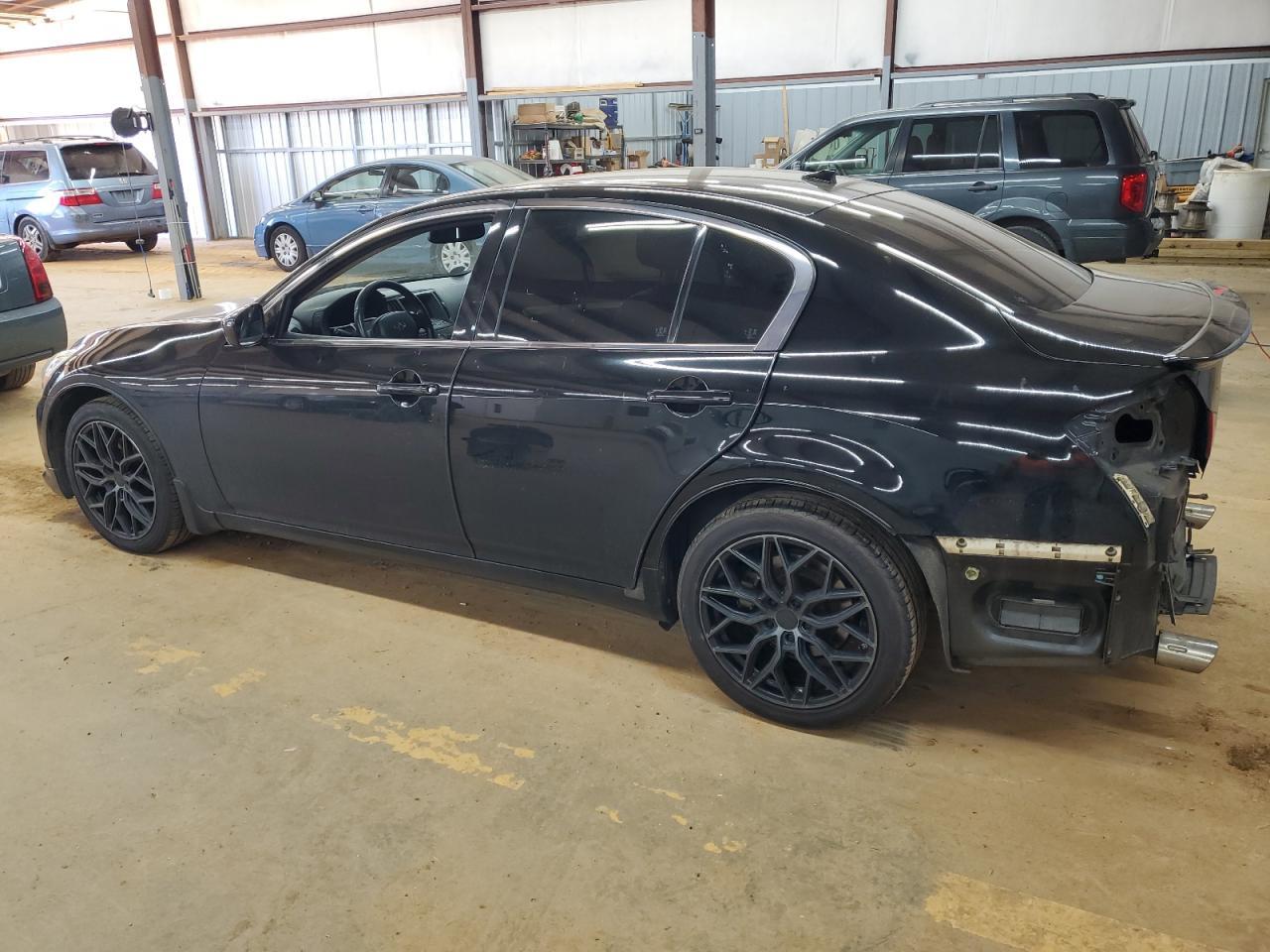 2011 INFINITI G37 - Image 2