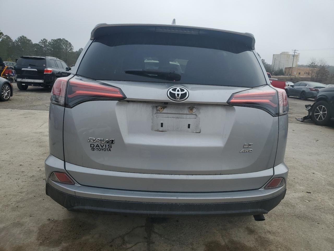 2018 TOYOTA RAV4 LE - Фото 6