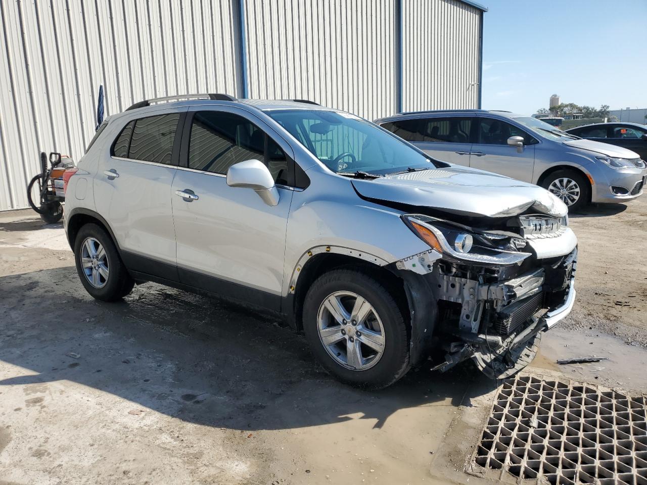 2019 CHEVROLET TRAX 1LT - Фото 4