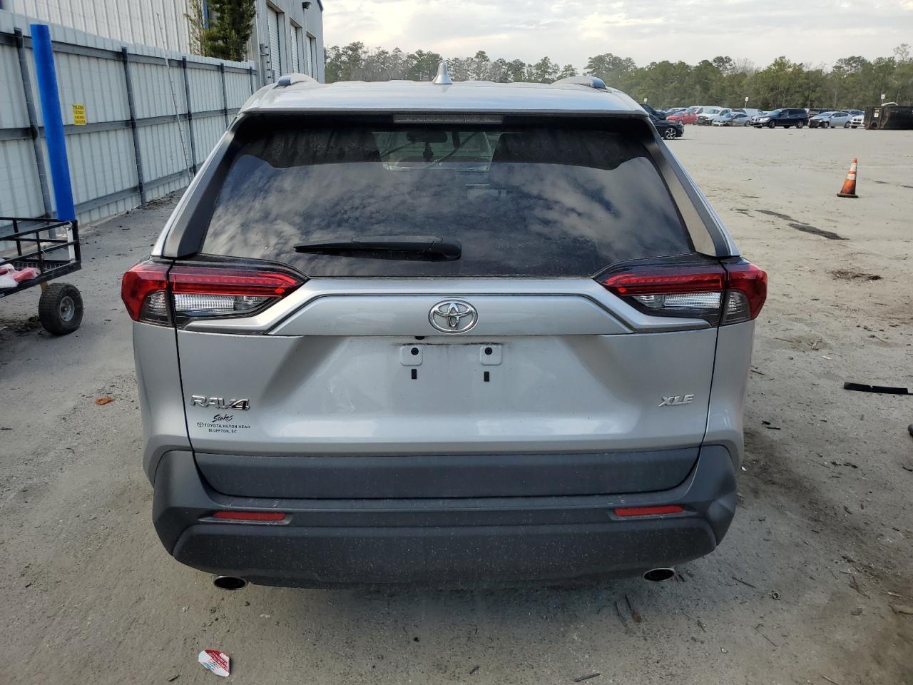 2020 TOYOTA RAV4 XLE P - Image 6