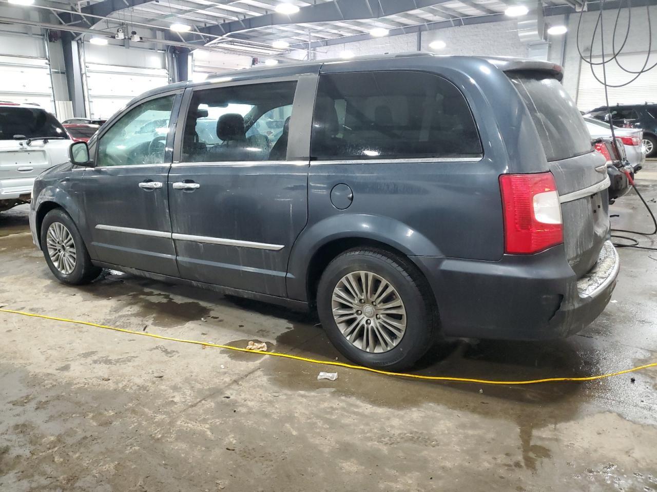 2014 CHRYSLER TOWN & COU - Image 2