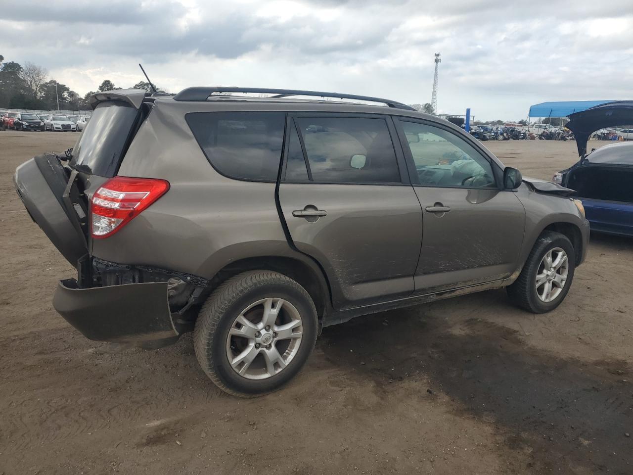 2011 TOYOTA RAV4 - Image 3