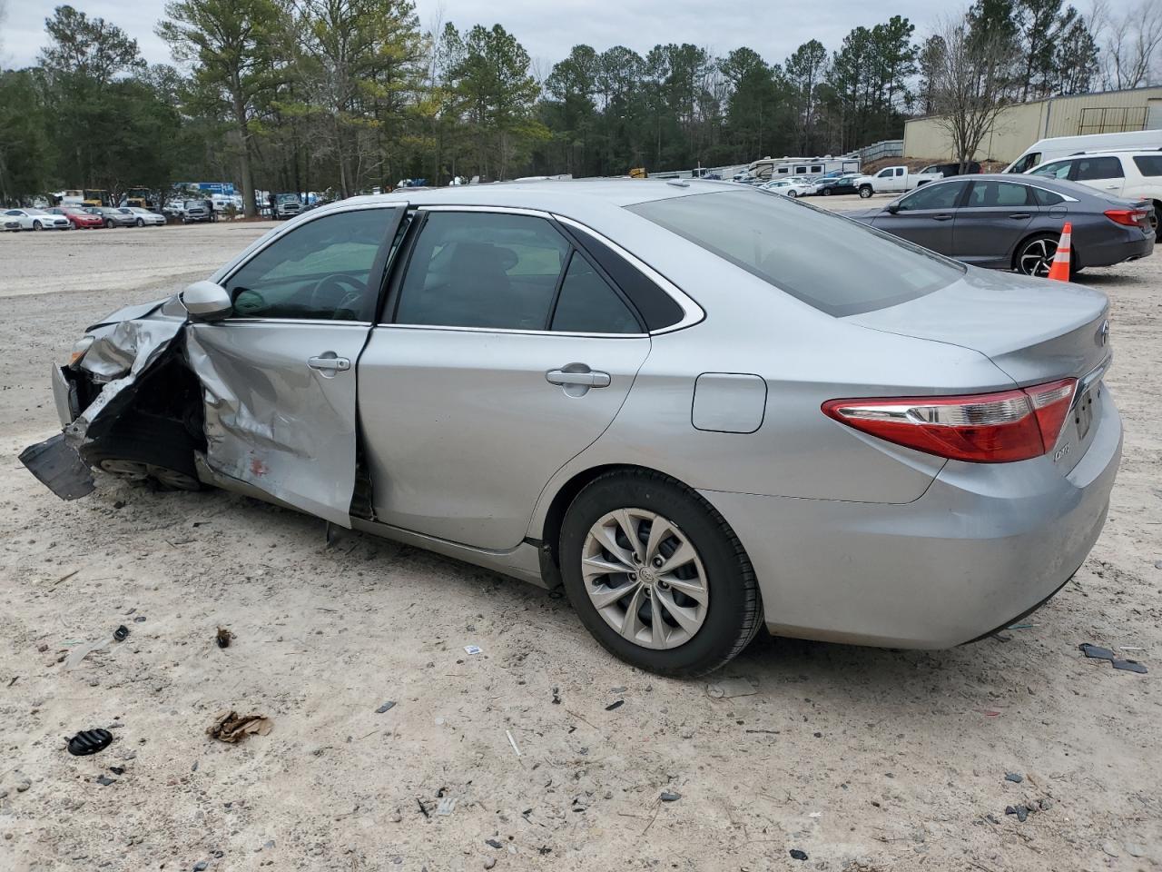 2017 TOYOTA CAMRY LE - Фото 2