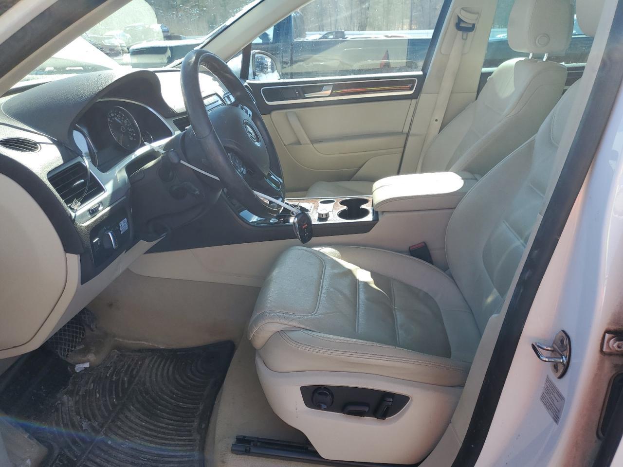 2014 VOLKSWAGEN TOUAREG V6 - Image 7