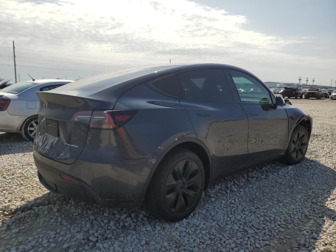 2025 TESLA MODEL Y - Image 3