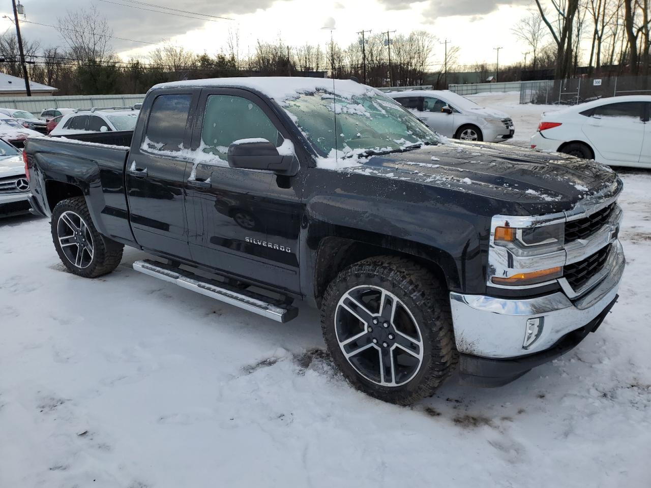 2017 CHEVROLET SILVERADO - Image 4
