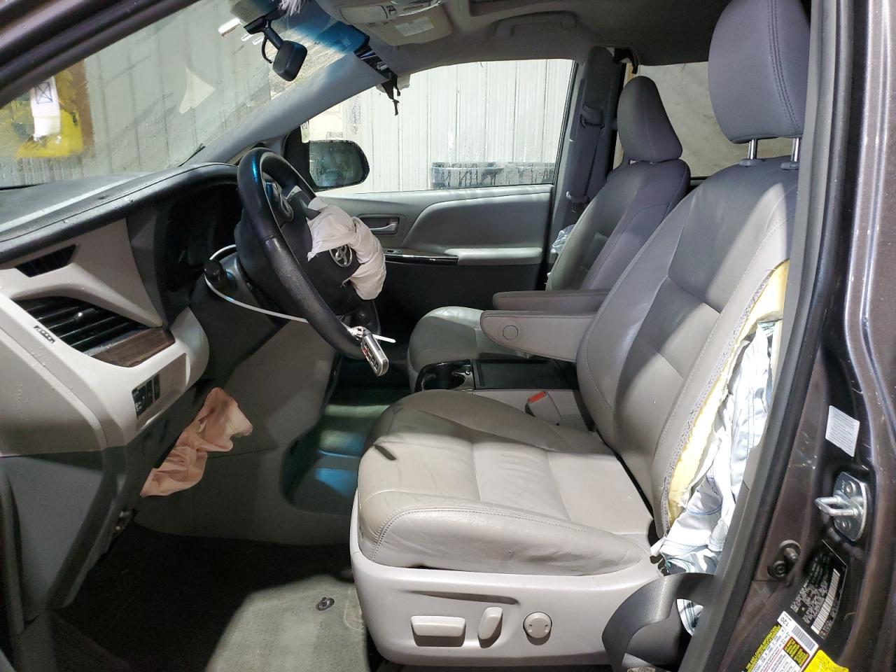 2015 TOYOTA SIENNA XLE - Фото 7