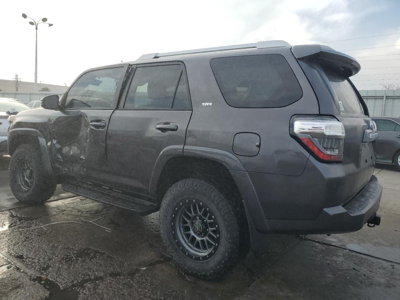 2017 TOYOTA 4RUNNER SR - Image 2