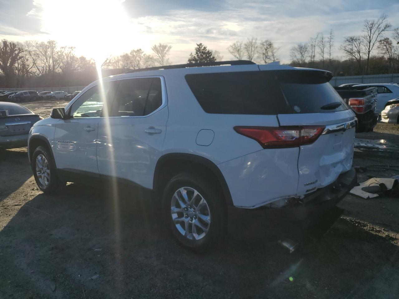 2021 CHEVROLET TRAVERSE L - Фото 2