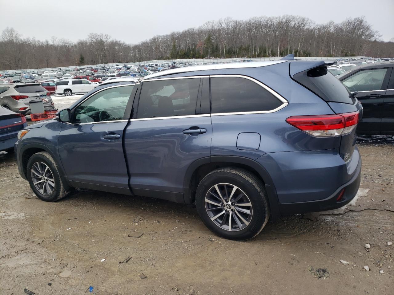 2019 TOYOTA HIGHLANDER - Image 2